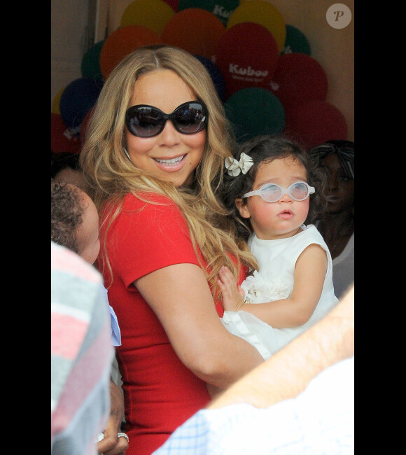 Mariah Carey et Nick Cannon, entourés de leurs jumeaux Moroccan et Monroe au parc Kuboo à Santa Monica, le samedi 6 octobre 2012.