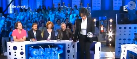 Jonathan Lambert imite Rachida Dati sur le plateau d'On n'est pas couché sur France 2