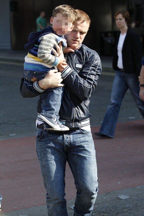 Wayne Rooney et son fils Kai le 22 mai 2012 à Manchester