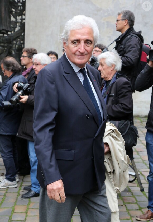 Jean-Loup Dabadie lors des funérailles du réalisateur Claude Pinoteau à Montmartre à Paris le 11 octobre 2012