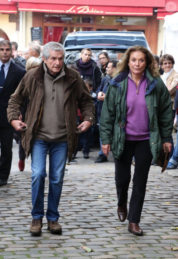 Claude Lelouch et sa soeur Martine lors des funérailles du réalisateur Claude Pinoteau à Montmartre à Paris le 11 octobre 2012