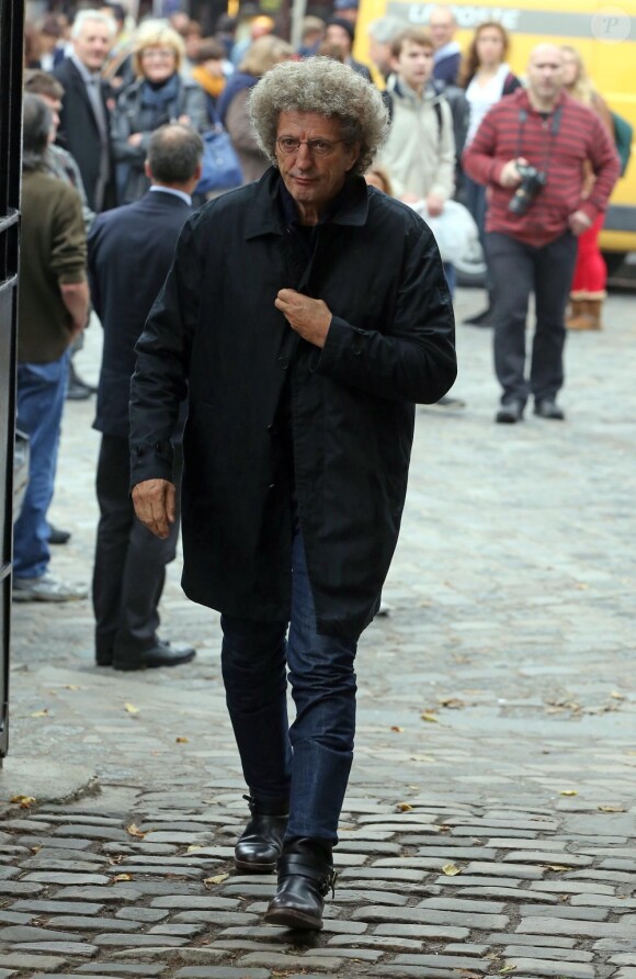 Elie Chouraqui lors des funérailles du réalisateur Claude Pinoteau à Montmartre à Paris le 11 octobre 2012