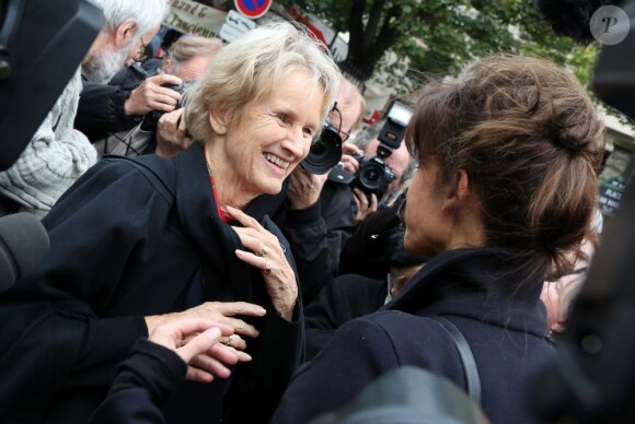 La femme de Claude Pinoteau, Birte et Sophie Marceau lors des funérailles du réalisateur Claude Pinoteau à Paris le 11 octobre 2012