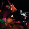 Kris Roe de The Ataris s'est emporté violemment contre le batteur Rob Felicetti en plein concert à Asbury Lanes, dans le New Jersey, le 7 octobre 2012.