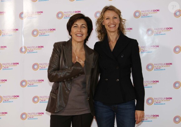 Alexandra Lamy et Ruth Elkrief à conférence de presse pour le Pasteurdon 2012 organisée à l'Institut Pasteur à Paris, le 11 octobre 2011.