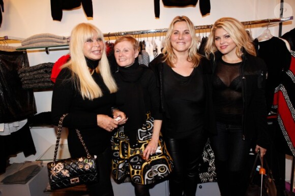 Sophie Favier, Lova Moor, Célyne Durand et Cathy lors de l'inauguration de la boutique Twiggy de Sophie Favier et Cathy à Neuilly-sur-Seine, le 11 octobre 2012