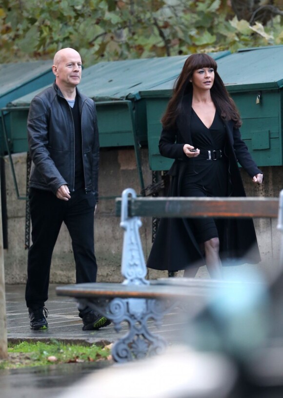 Bruce Willis et Catherine Zeta-Jones sur le tournage Red 2 à Paris le 11 octobre 2012