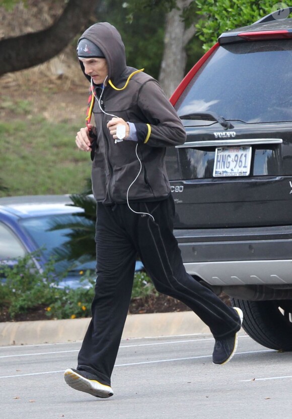 Matthew McConaughey, très amaigri, sort de son cours de gym à Austin, Texas le 12 octobre 2012. L'acteur de 42 ans a perdu une dizaine de kilos pour son nouveau film inspiré d'une histoire vraie The Dallas Buyer's Club