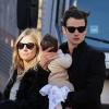 Sienna Miller et son fiancé Tom Sturridge emmènent leur bébé, Marlowe promener dans le West Village à New York. Le 13 octobre 2012.