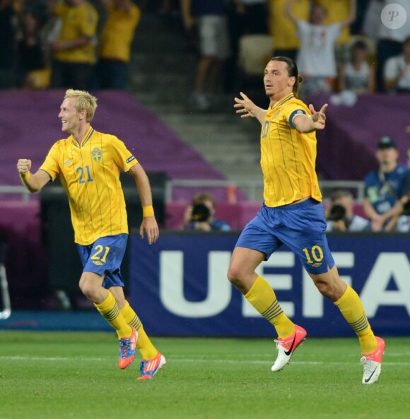 Zlatan Ibrahimovic et Chirstian Wilhelmsson lors de l'Euro 2012 lors du match Suède-France à Kiev le 19 juin 2012