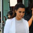 Kim Kardashian, ravissante à Miami avec son ami Jonathan Cheban. Le 15 octobre 2012.