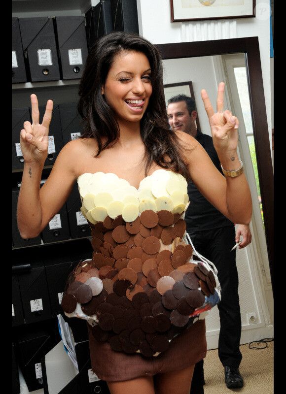 Tal lors des essayages de robes pour le Salon du Chocolat 2012, le 5 octobre 2012 à Paris