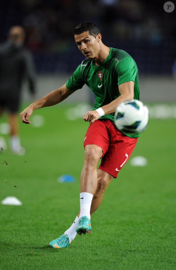 Cristiano Ronaldo à l'entraînement avant sa centième sélection avec le Portugal lors du match face à l'Irlande du Nord le mardi 16 octobre 2012 à Porto (1-1) dans le cadre des qualifications à la coupe du monde 2014 au Brésil