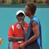 Gaël Monfils, son coach et son père Rufin lors d'un entraînement à Roland Garros le 6 juin 2008