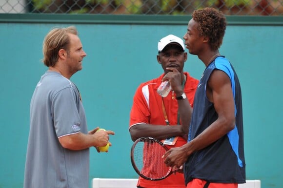 Gaël Monfils, son coach et son père Rufin lors d'un entraînement à Roland Garros le 6 juin 2008