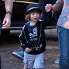 Max, le fils de Christina Aguilera, prépare Halloween à Los Angeles, le 14 octobre 2012.