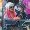 Christina Aguilera et son fils Max préparent Halloween à Los Angeles, le 14 octobre 2012.