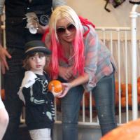 Christina Aguilera : Avant "Lotus", elle prépare Halloween avec son fils Max