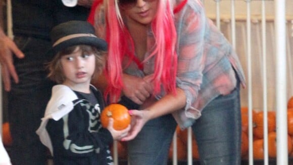 Christina Aguilera : Avant "Lotus", elle prépare Halloween avec son fils Max