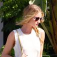 Rosie Huntington-Whiteley, chic et décontractée sous le soleil de Beverly Hills. Le 19 octobre 2012.
