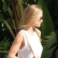 Rosie Huntington-Whiteley, chic et décontractée sous le soleil de Beverly Hills. Le 19 octobre 2012.