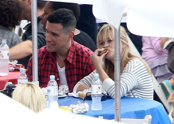 Reese Witherspoon et son mari Jim Toth à Brentwood le 21 octobre 2012.