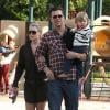 Ali Larter, son mari Hayes MacArthur et leur fils Theodore dans un parc de Los Angeles 21 octobre 2012.