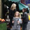 Kate Moss et sa fille Lila sont allées chercher des DVD au magasin de location à Londres le 23 octobre 2012