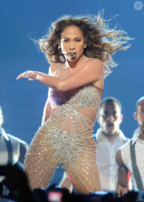 Jennifer Lopez sur la scène The 02 Arena à Londres le 22 octobre 2012.