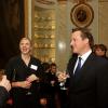 David Cameron, Peter Wilson et Rebecca Adlington lors d'une réception donnée à Buckingham Palace le 23 octobre 2012 en l'honneur des médaillés olympiques et paralympiques des Jeux olympiques de Londres