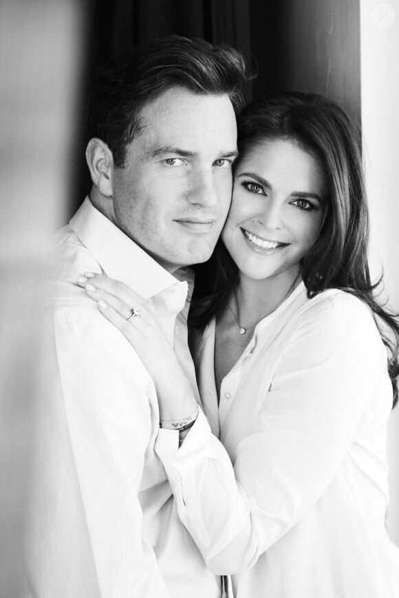 La princesse Madeleine de Suède et Christopher O'Neill par Patrick Demarchelier : leurs fiançailles ont été annoncées par la Maison royale de Suède le 25 octobre 2012.