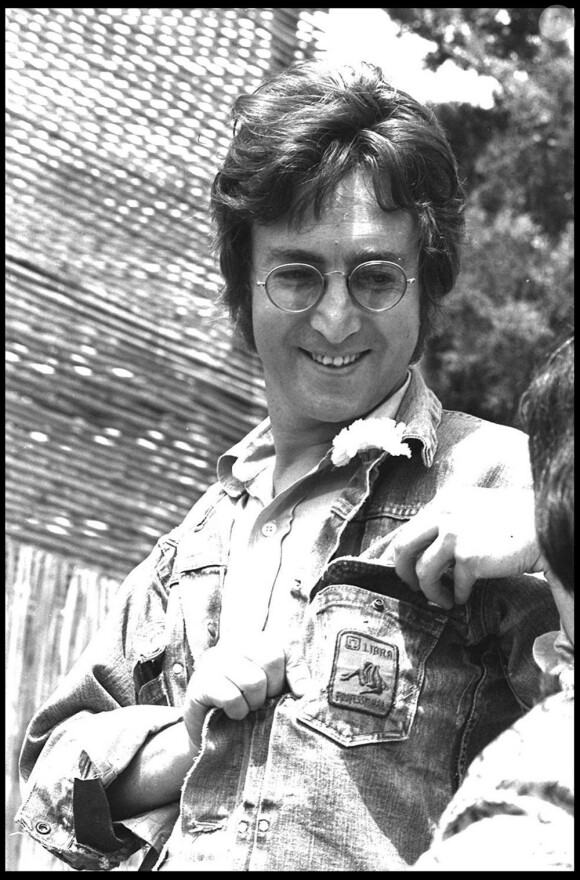 John Lennon au Festival de Cannes en 1971 afin de présenter son film Apotheosis.