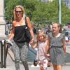 Jennie Garth avec ses filles Luca et Fiona à New York, le 9 août 2012.