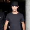 Taylor Lautner arrivant à Los Angeles le 25 octobre 2012. Il va assurer la promotion de Twilight 5