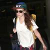 Kristen Stewart et Robert Pattinson sortent séparément de l'aéroport de Los Angeles le 25 octobre 2012. K-Stew venait du Japon et R-Patz d'Australie