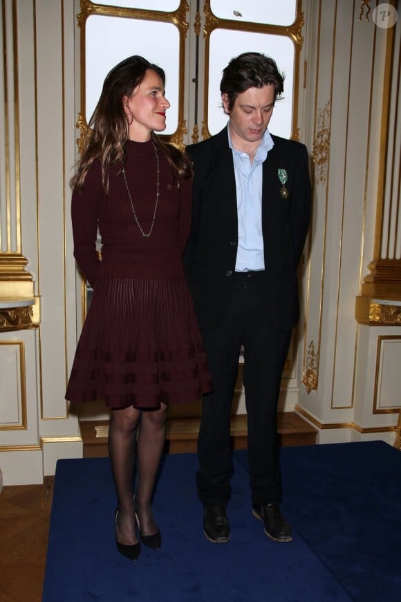 Benjamin Biolay a été fait officier dans l'ordre des Arts et des Lettres le 10 octobre 2012 au ministère de la Culture, à Paris. La ministre Aurélie Filippetti lui a remis la décoration décidée par son prédécesseur Frédéric Mitterrand.