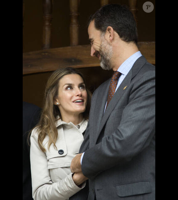 Letizia et Felipe d'Espagne visitent la ville de Bueno aux Asturies, le 27 octobre 2012