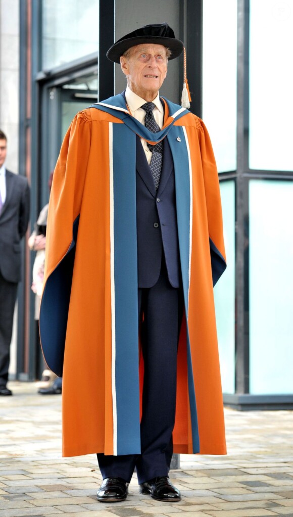 Le prince Philip, duc d'Edimbourg, a été fait docteur honoraire ès science marine de l'Université de Plymouth le 30 octobre 2012, au regard de sa carrière remarquable dans la Royal Navy.