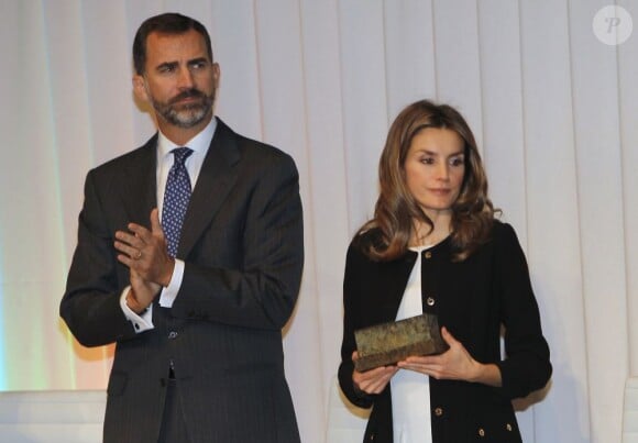 Letizia et Felipe d'Espagne le 31 octobre 2012 à l'auditorium Rafael del Pino de Madrid lors de la cérémonie de remise des Prix Seres 2012 encourageant la responsabilité sociale des entreprises.