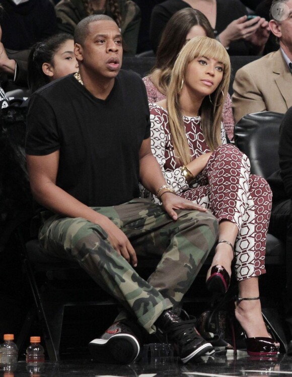 Beyoncé et Jay-Z au Brooklyn Barclays Center le 3 novembre 2012 à New York pour voir le premier match et la première victoire à domicile des Brooklyn Nets, contre les Toronto Raptors (107-100).