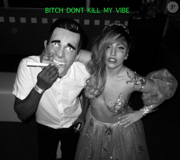 Lady Gaga a posté sur Twitter une cover bricolée du titre original de "Bitch, Don't Kill My Vibe" sur lequel elle devait apparaître.