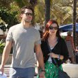 Rumer Willis et son homme Jayson Blair ont profité du soleil de Miami sur la plage et en amoureux avant que la belle ne donne un concert en plein air, le 8 novembre 2012