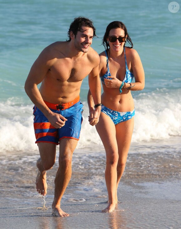 Rumer Willis et son Jayson Blair ont profité du soleil de Miami sur la plage et en amoureux avant que la belle ne donne un concert en plein air, le 8 novembre 2012