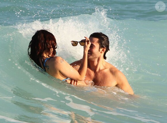 Rumer Willis et son homme Jayson Blair ont profité du soleil de Miami sur la plage et en amoureux avant que la belle ne donne un concert en plein air, le 8 novembre 2012
