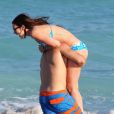 Rumer Willis et son homme Jayson Blair ont profité du soleil de Miami sur la plage et en amoureux avant que la belle ne donne un concert en plein air, le 8 novembre 2012