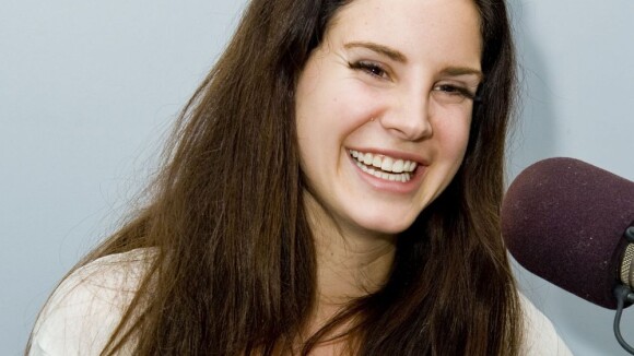 Lana Del Rey se lâche : Incroyable, elle rit !