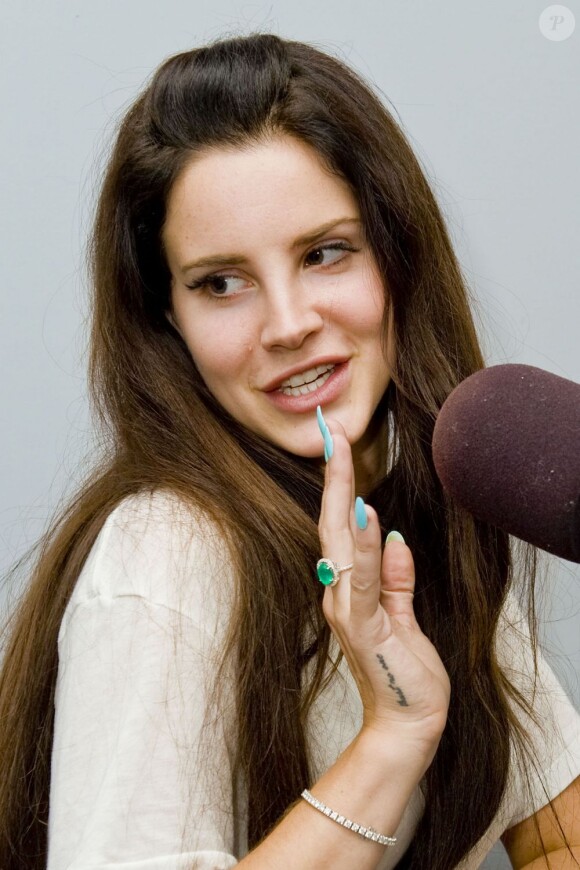 Lana Del Rey dans les studios de KIIS FM à Los Angeles, le 5 novembre 2012.