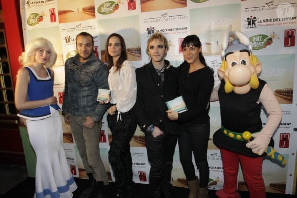 Merwan Rim, Mélissa Mars, Mikelangelo Loconte et Karine Lima au Parc Astérix pour la Voix De L'Enfant le 11 novembre 2012.
