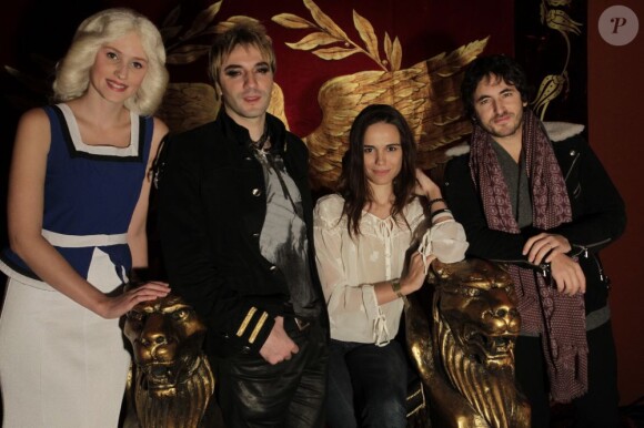 Mélissa Mars, Mikelangelo Loconte et Mickaël Miro  au Parc Astérix pour la Voix De L'Enfant le 11 novembre 2012.