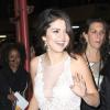 Selena Gomez, ravissante dans sa robe Giambattista Valli et ses souliers Rupert Sanderson, arrive au Carnegie Hall pour les Glamour Women Of The Year Awards. New York, le 12 novembre 2012.
